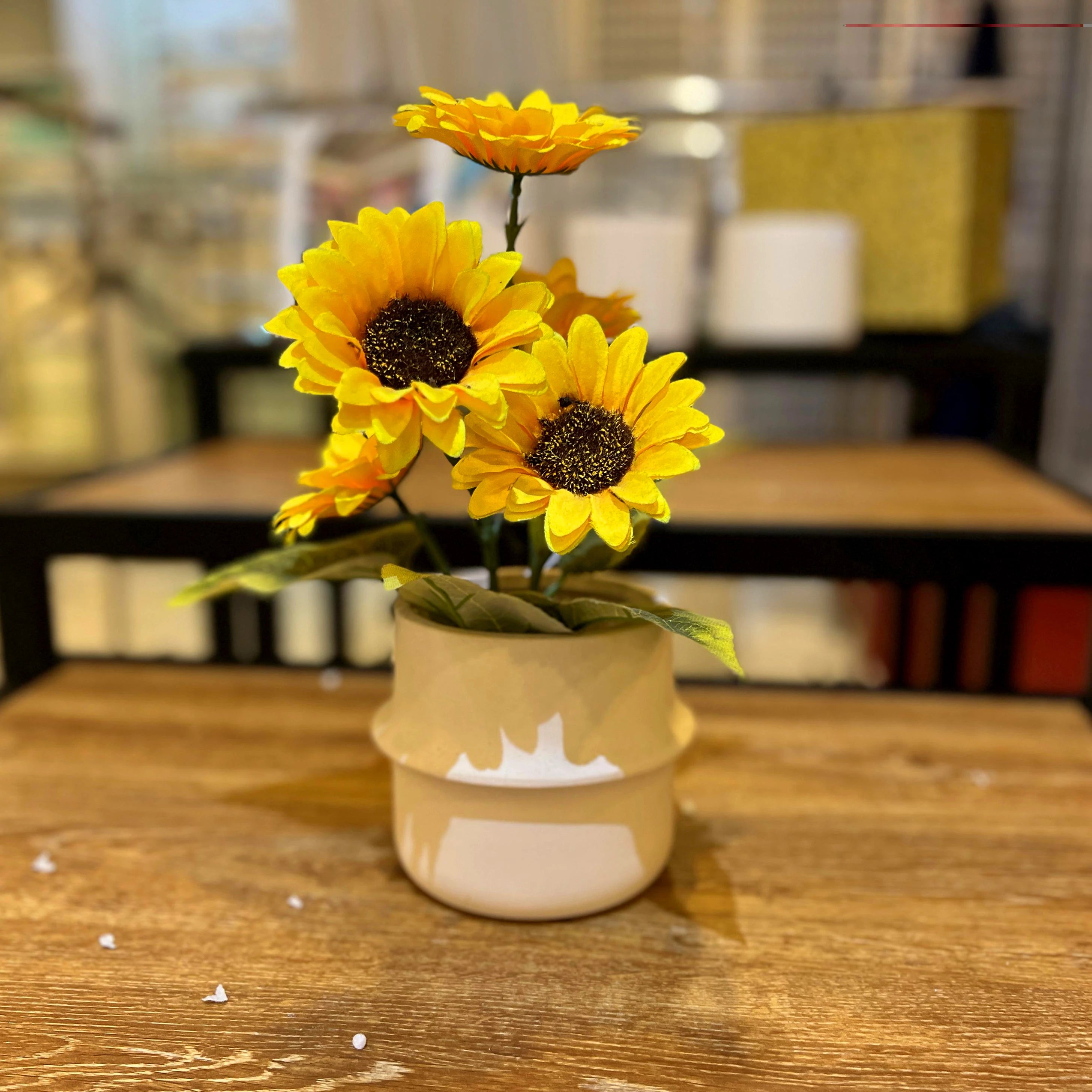 AMBER HORIZONE WHITE FLOWER POT