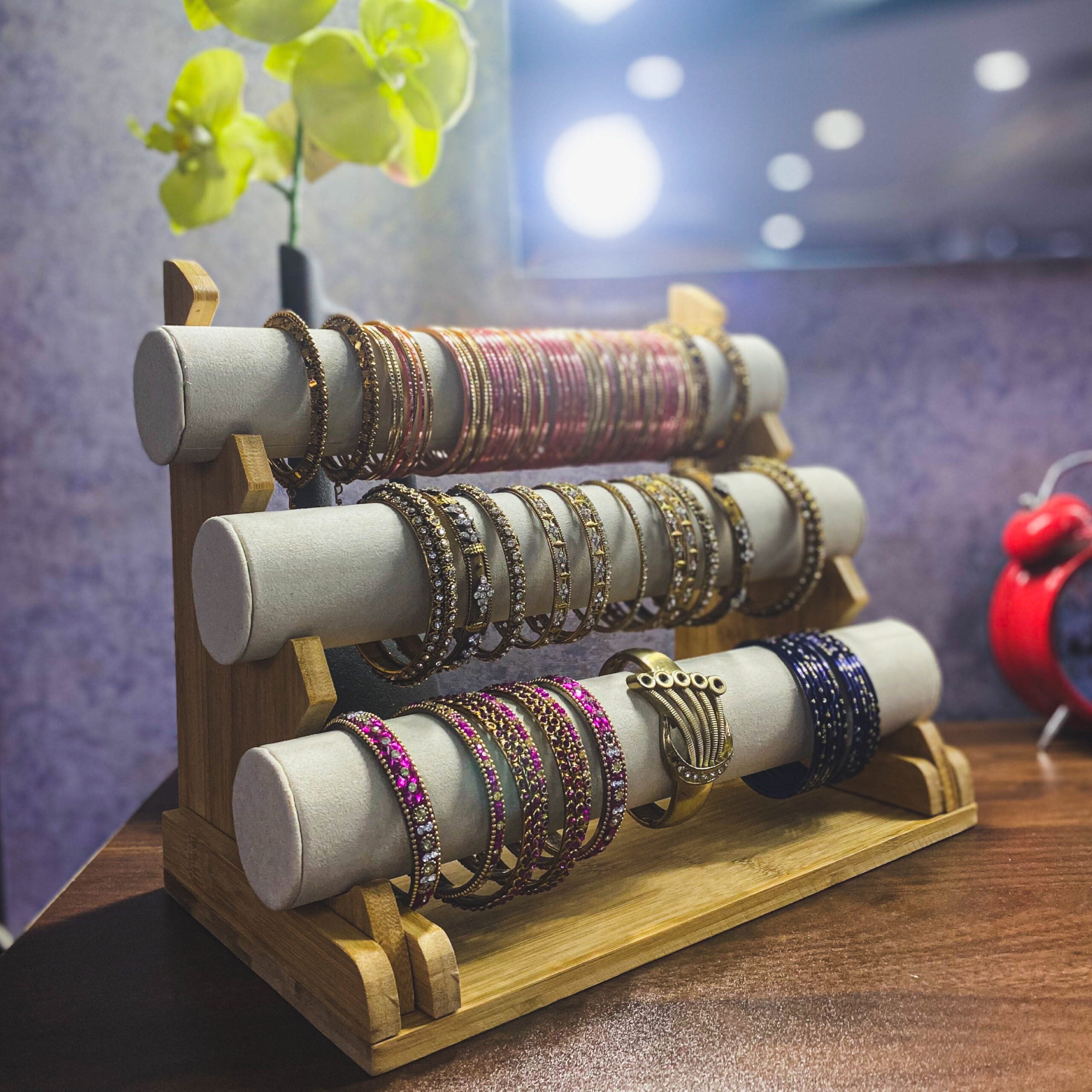 BRACELET & BANGLE DISPLAY