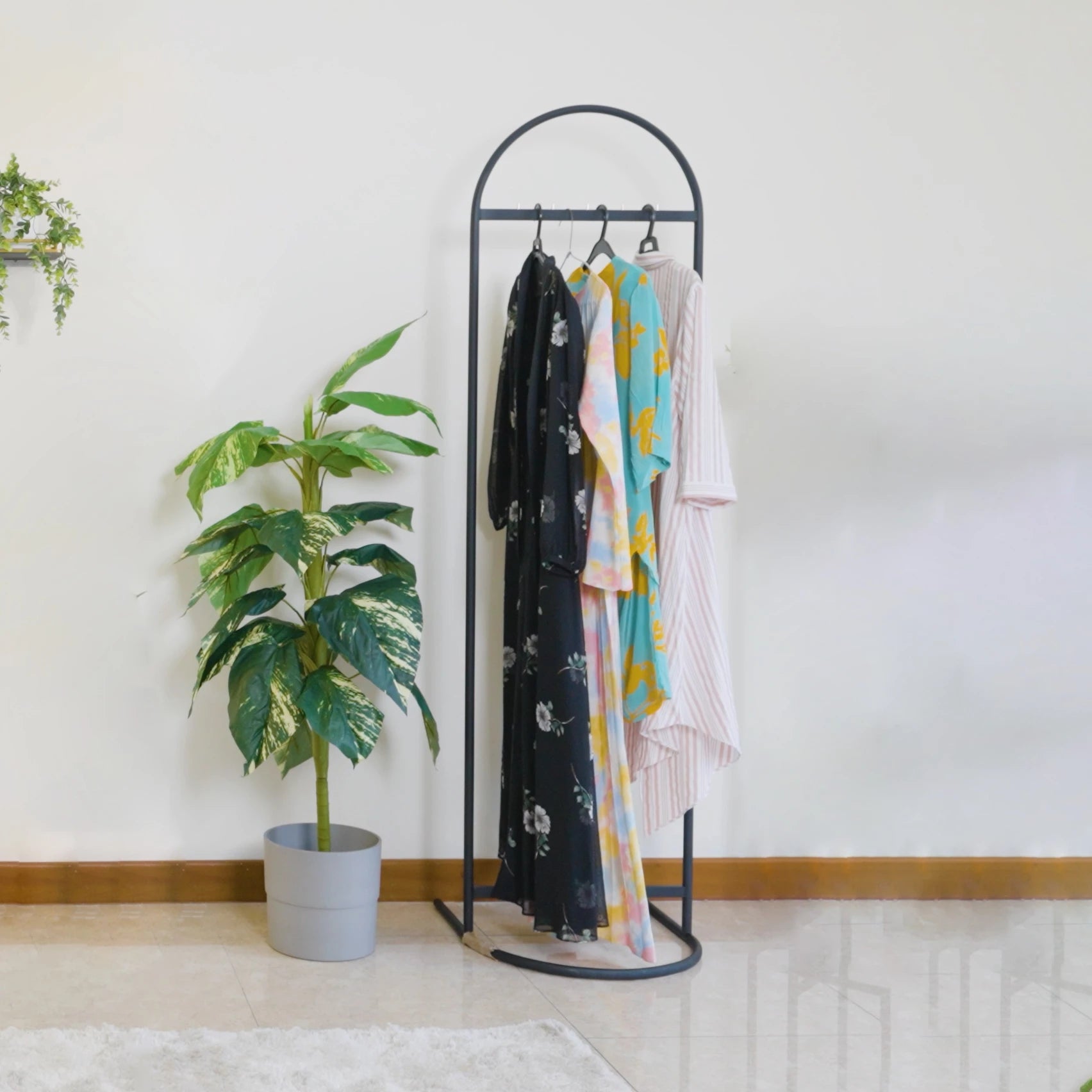 BLACK NORDIC STEEL CLOTH HANGER-SMALL