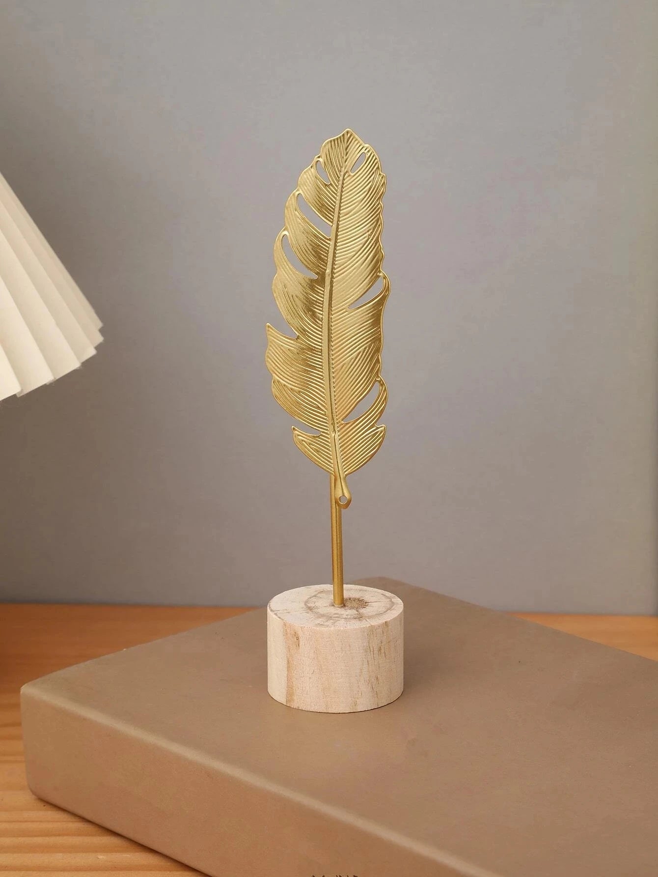 GOLD FEATHER LEAVES HOME DECO