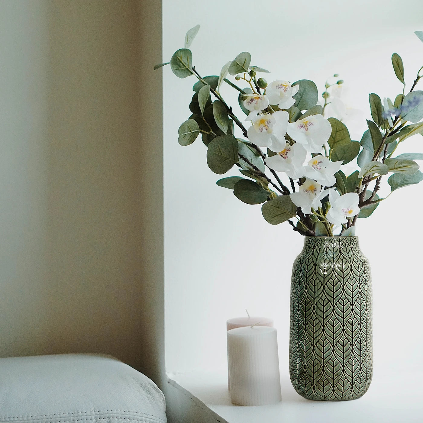 LEAF TEXTURED FLORAL CERAMIC VASE-GREEN