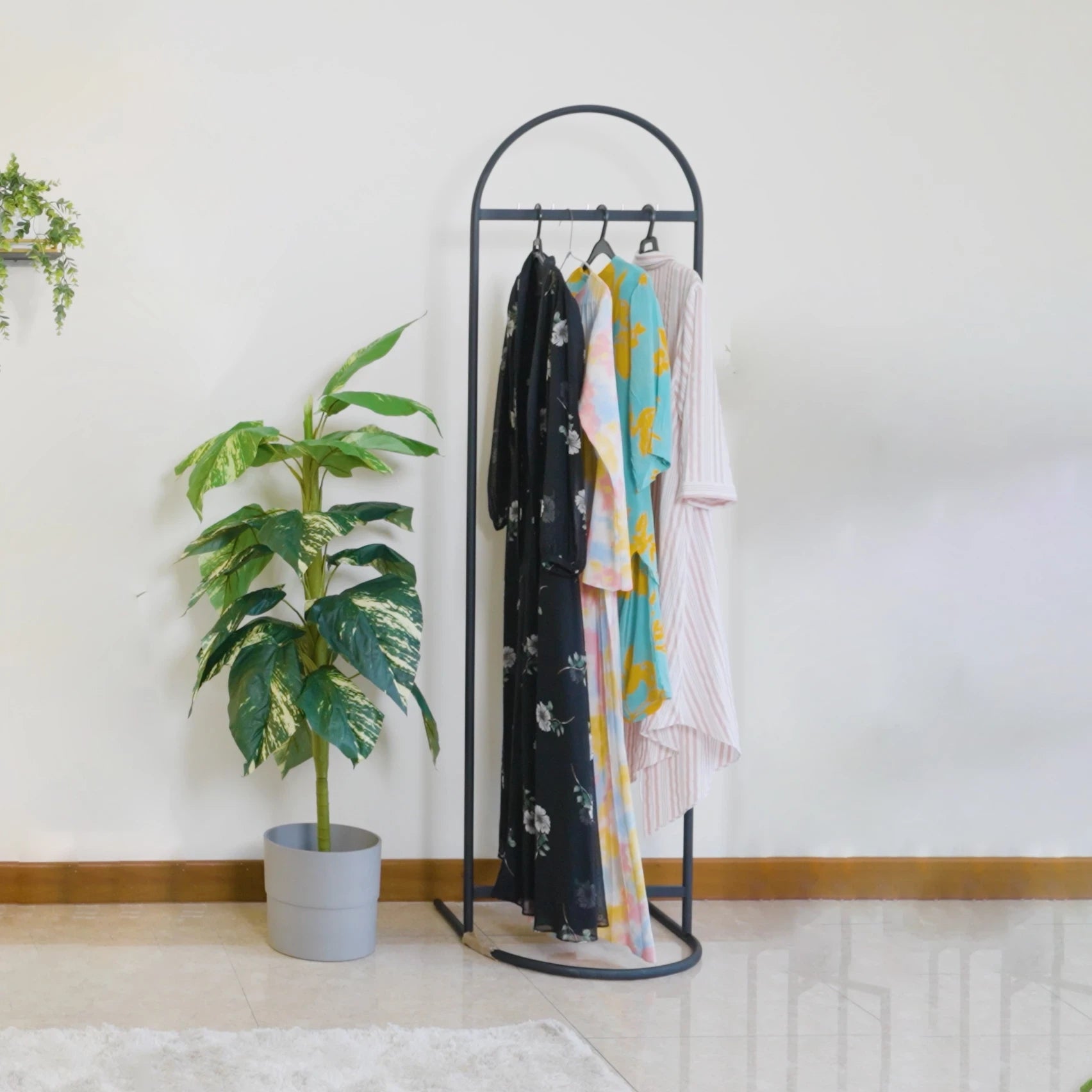 BLACK NORDIC STEEL CLOTH HANGER-LARGE