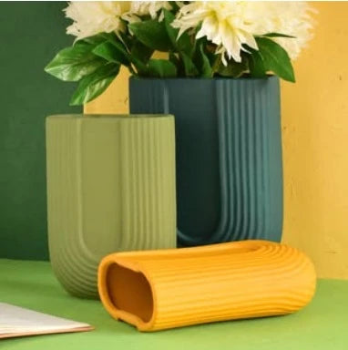 LINEAR CERAMIC U-SHAPE FLOWER VASE